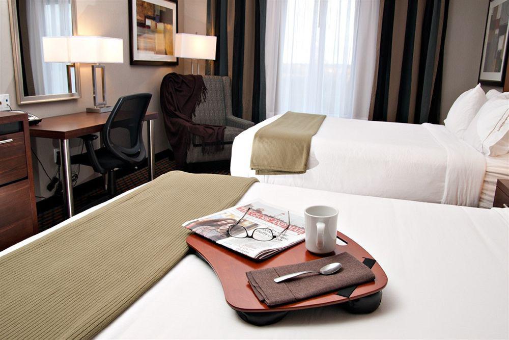 Holiday Inn Express Pembroke By Ihg Kültér fotó