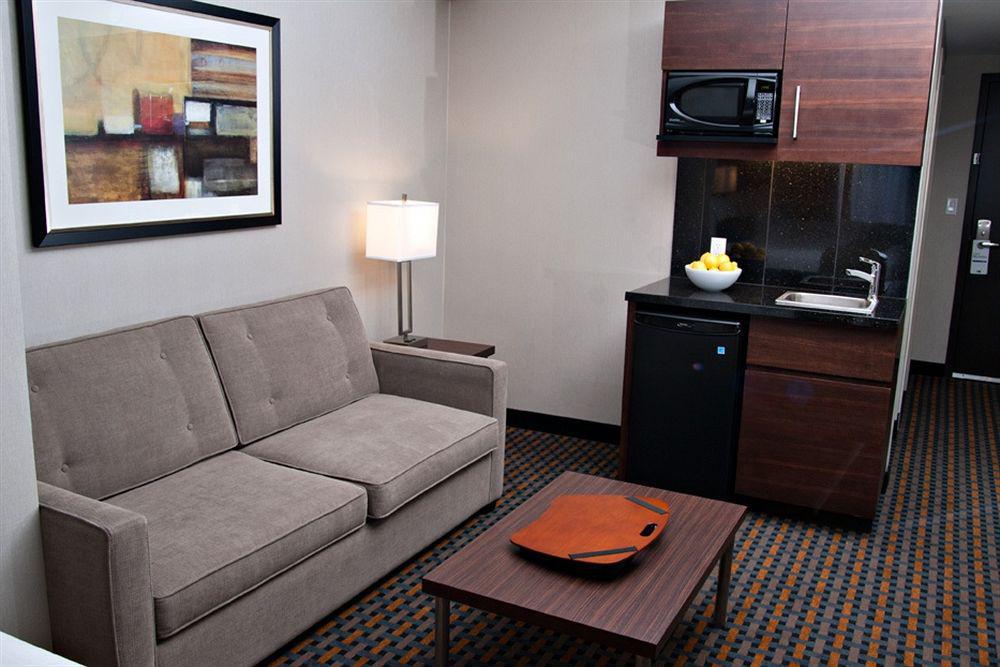 Holiday Inn Express Pembroke By Ihg Kültér fotó