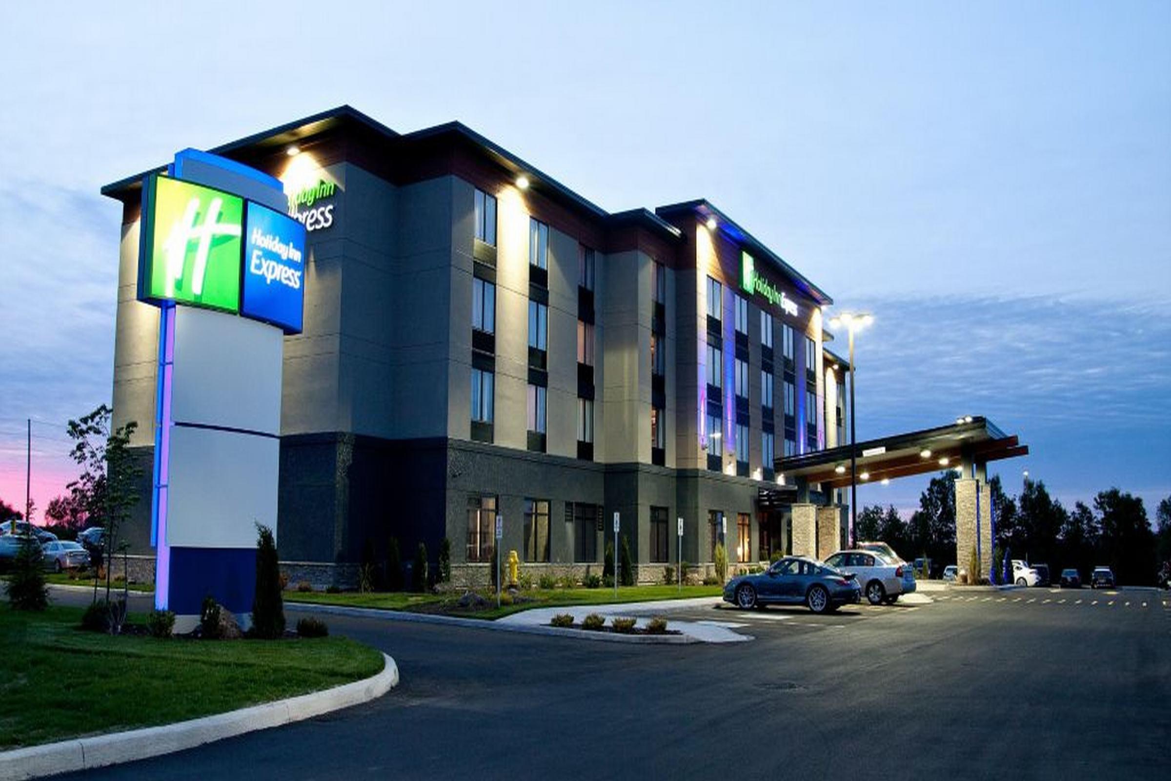 Holiday Inn Express Pembroke By Ihg Kültér fotó