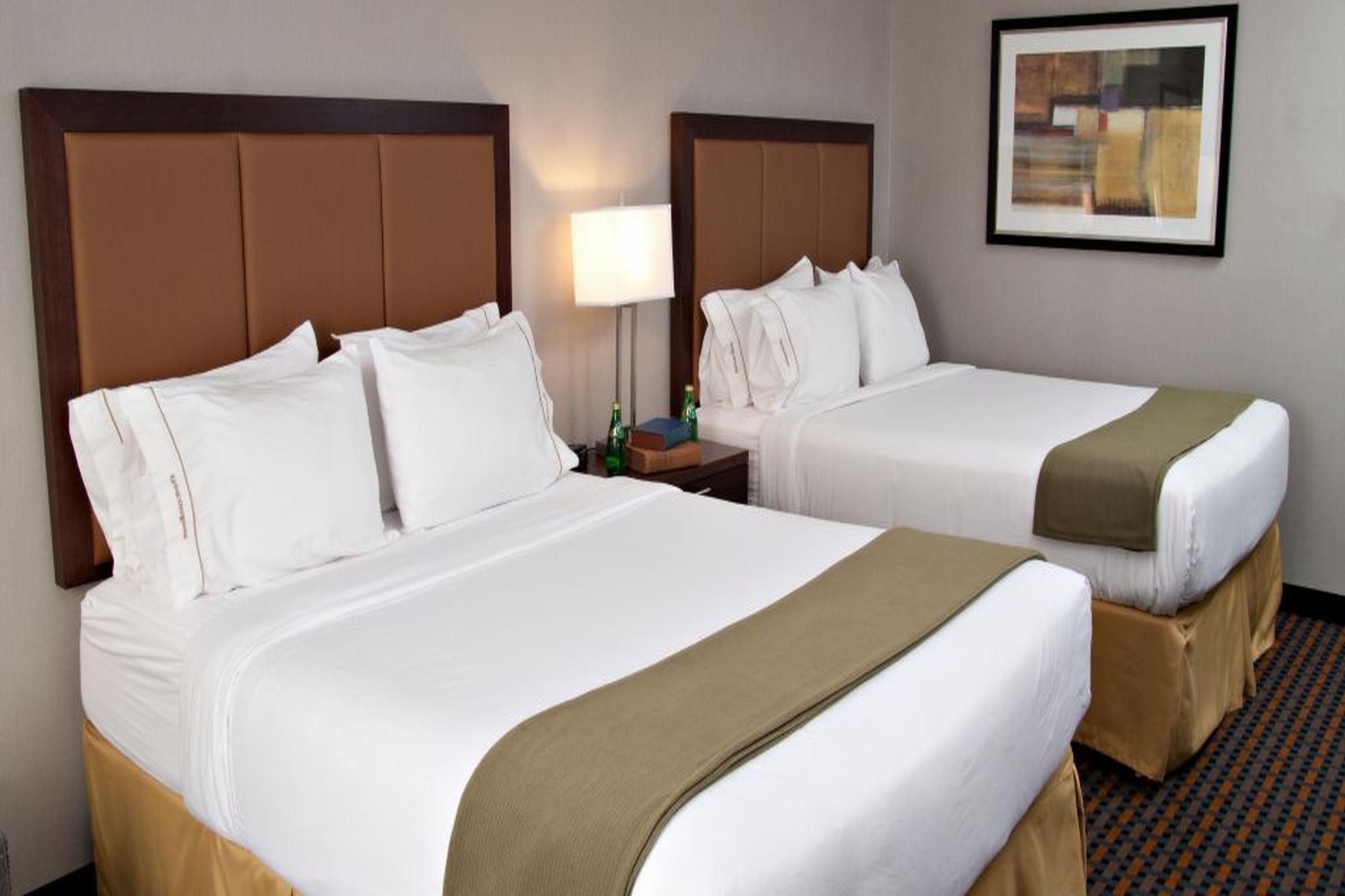 Holiday Inn Express Pembroke By Ihg Kültér fotó