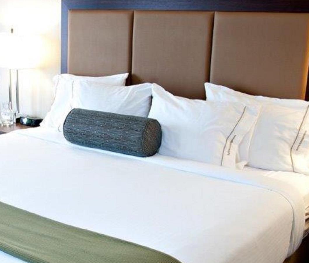 Holiday Inn Express Pembroke By Ihg Kültér fotó