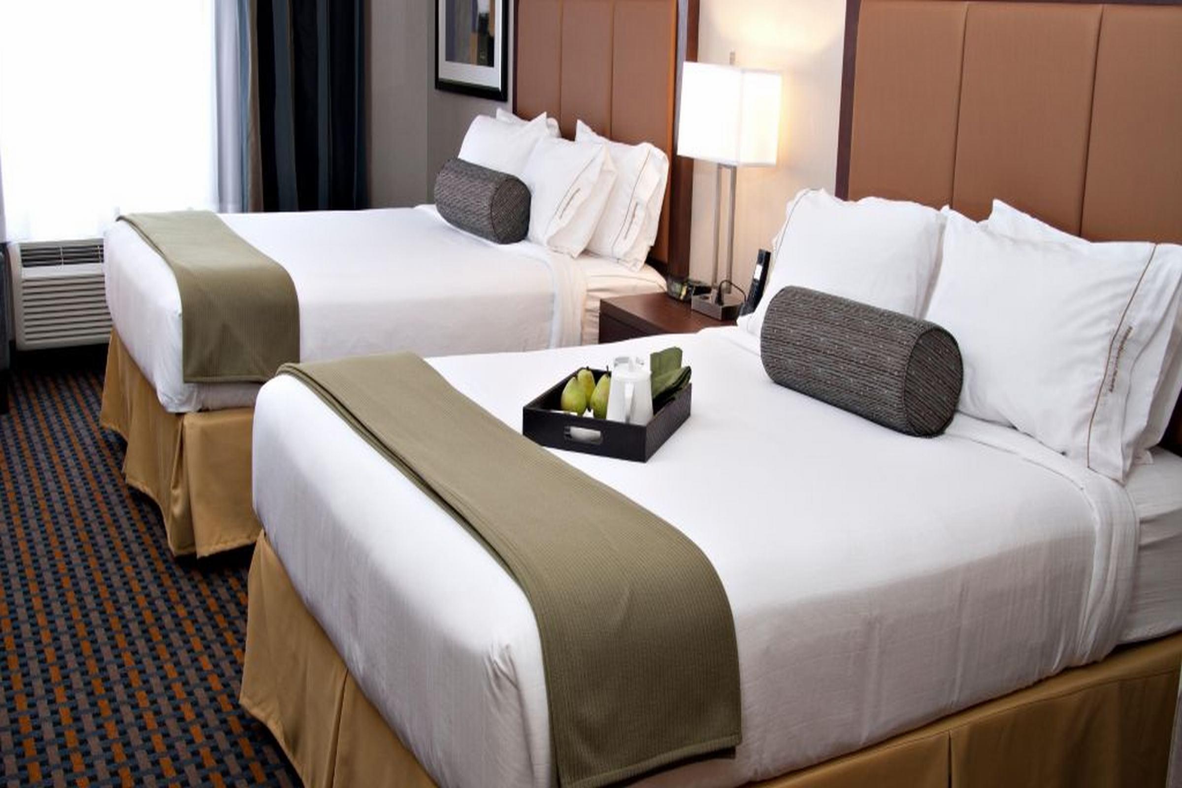 Holiday Inn Express Pembroke By Ihg Kültér fotó