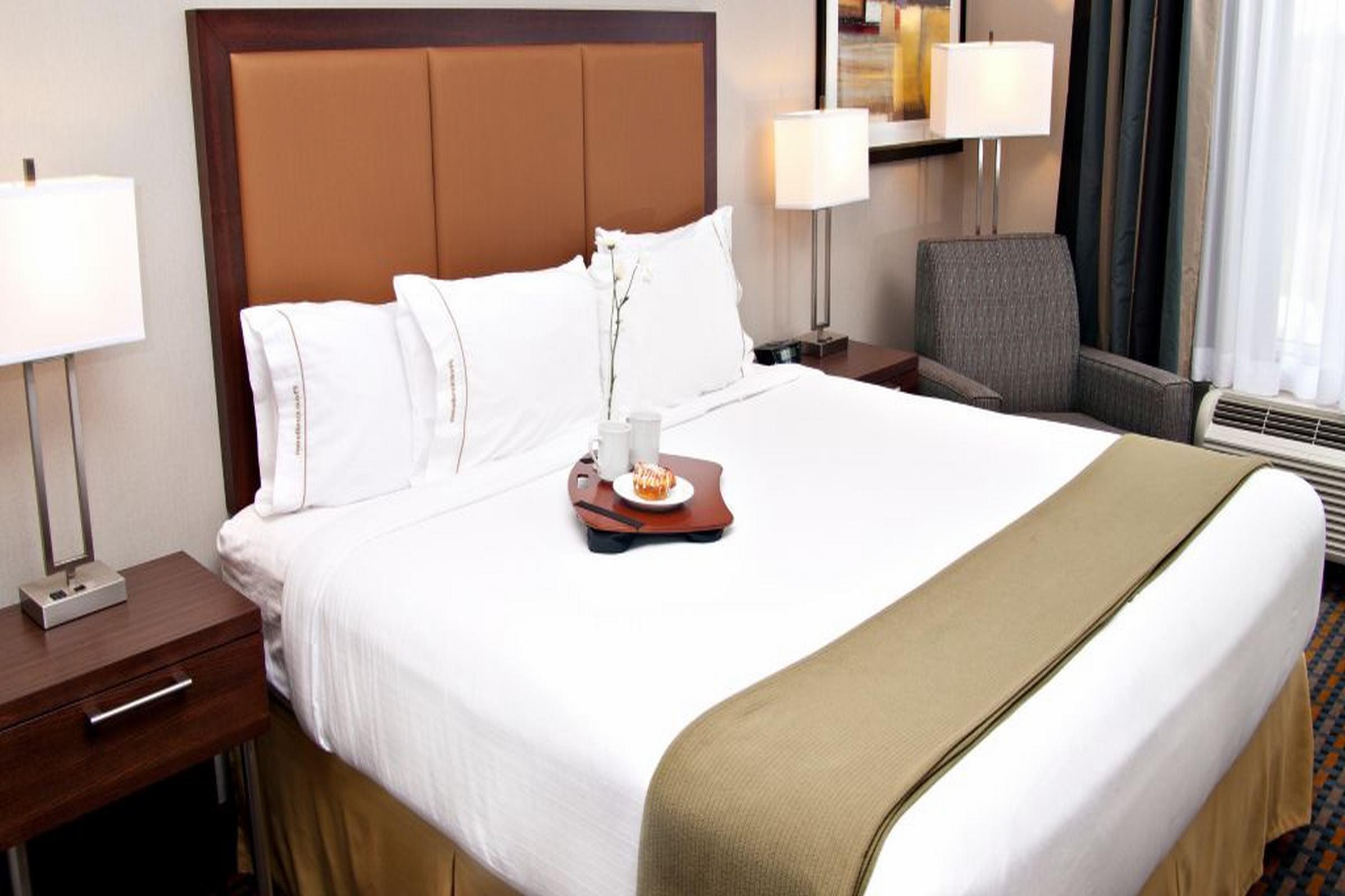 Holiday Inn Express Pembroke By Ihg Kültér fotó