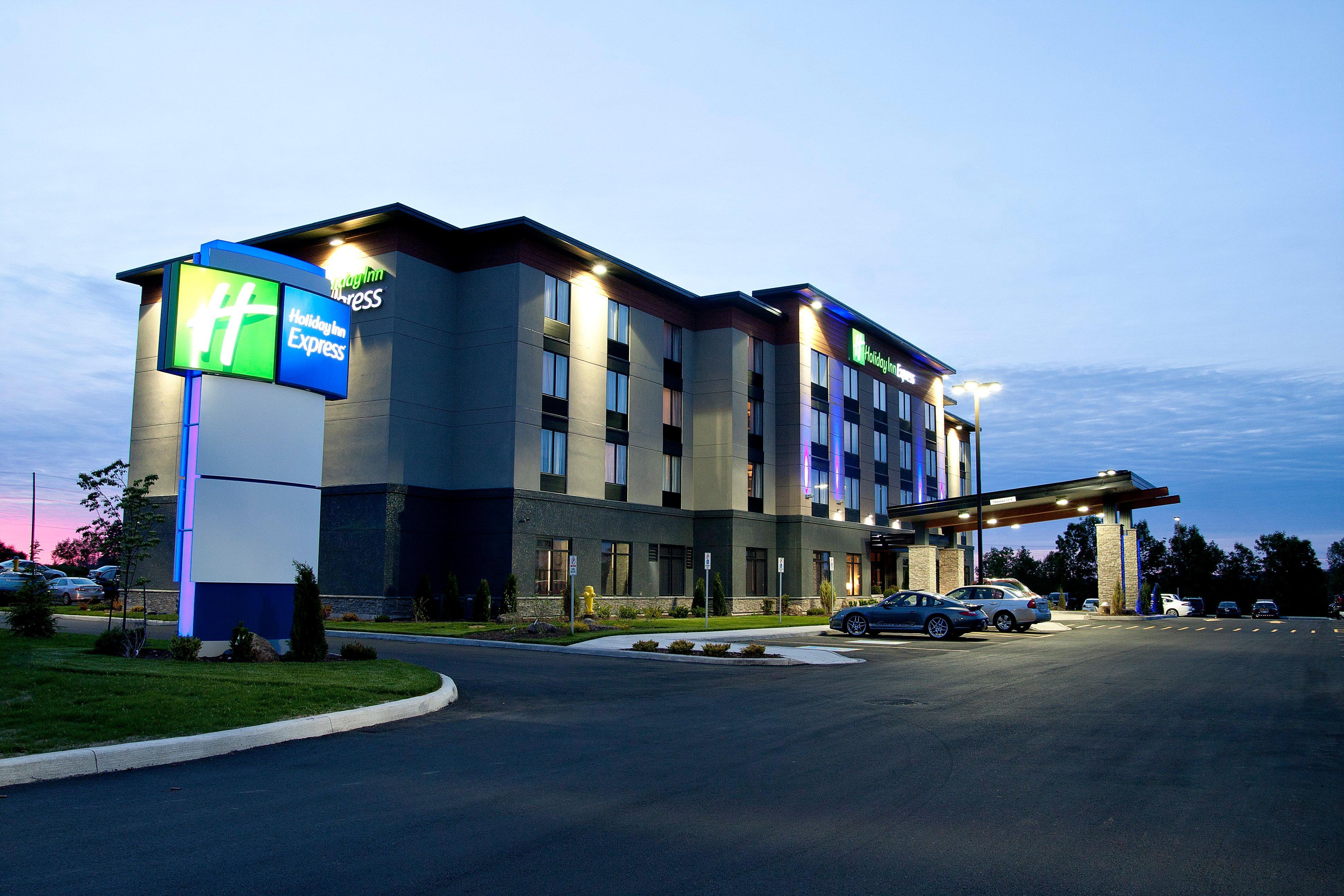 Holiday Inn Express Pembroke By Ihg Kültér fotó
