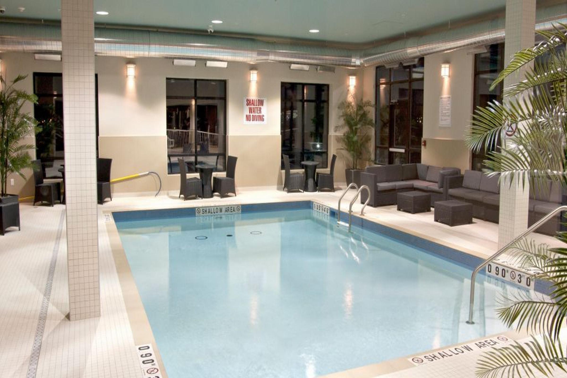 Holiday Inn Express Pembroke By Ihg Kültér fotó