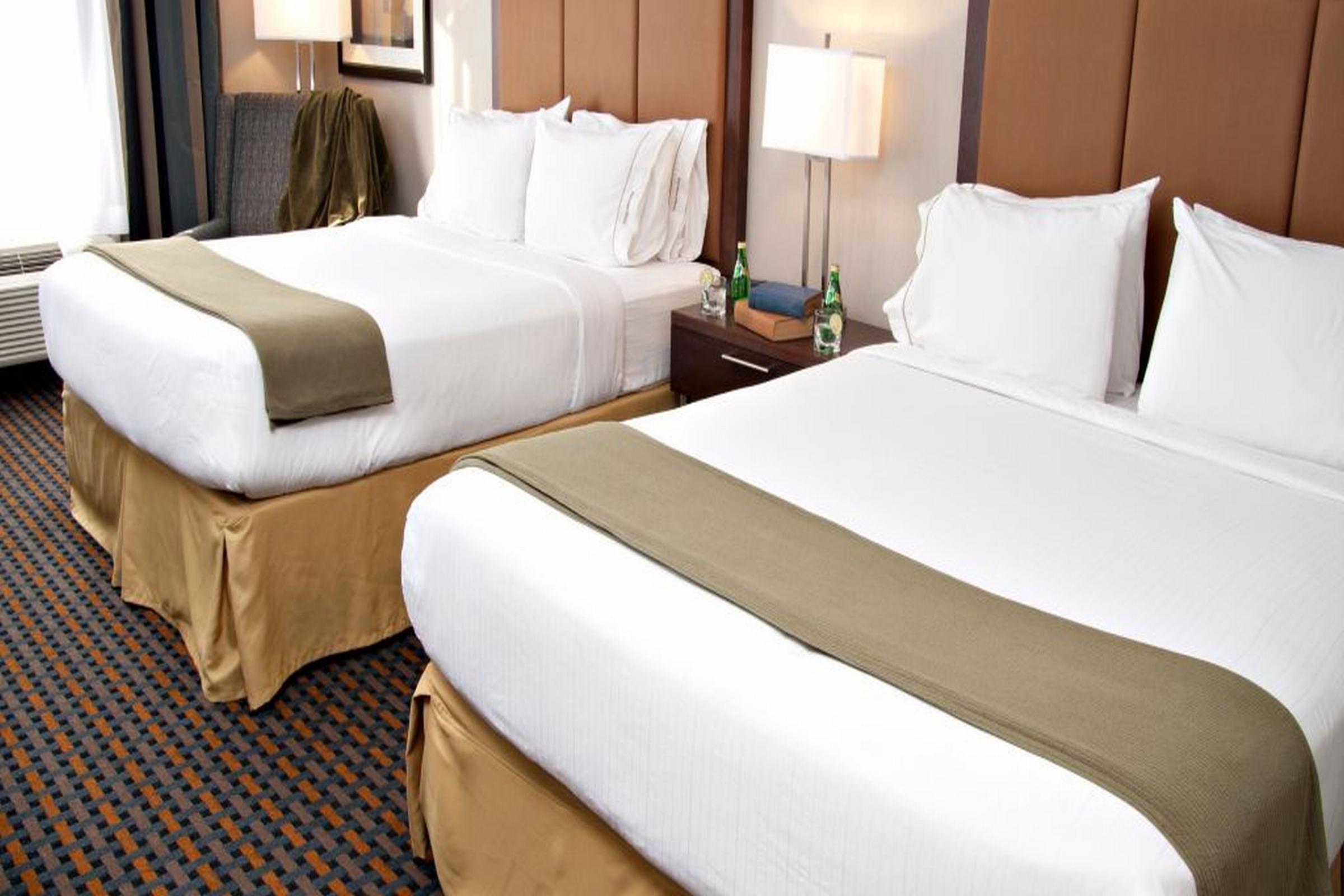 Holiday Inn Express Pembroke By Ihg Kültér fotó