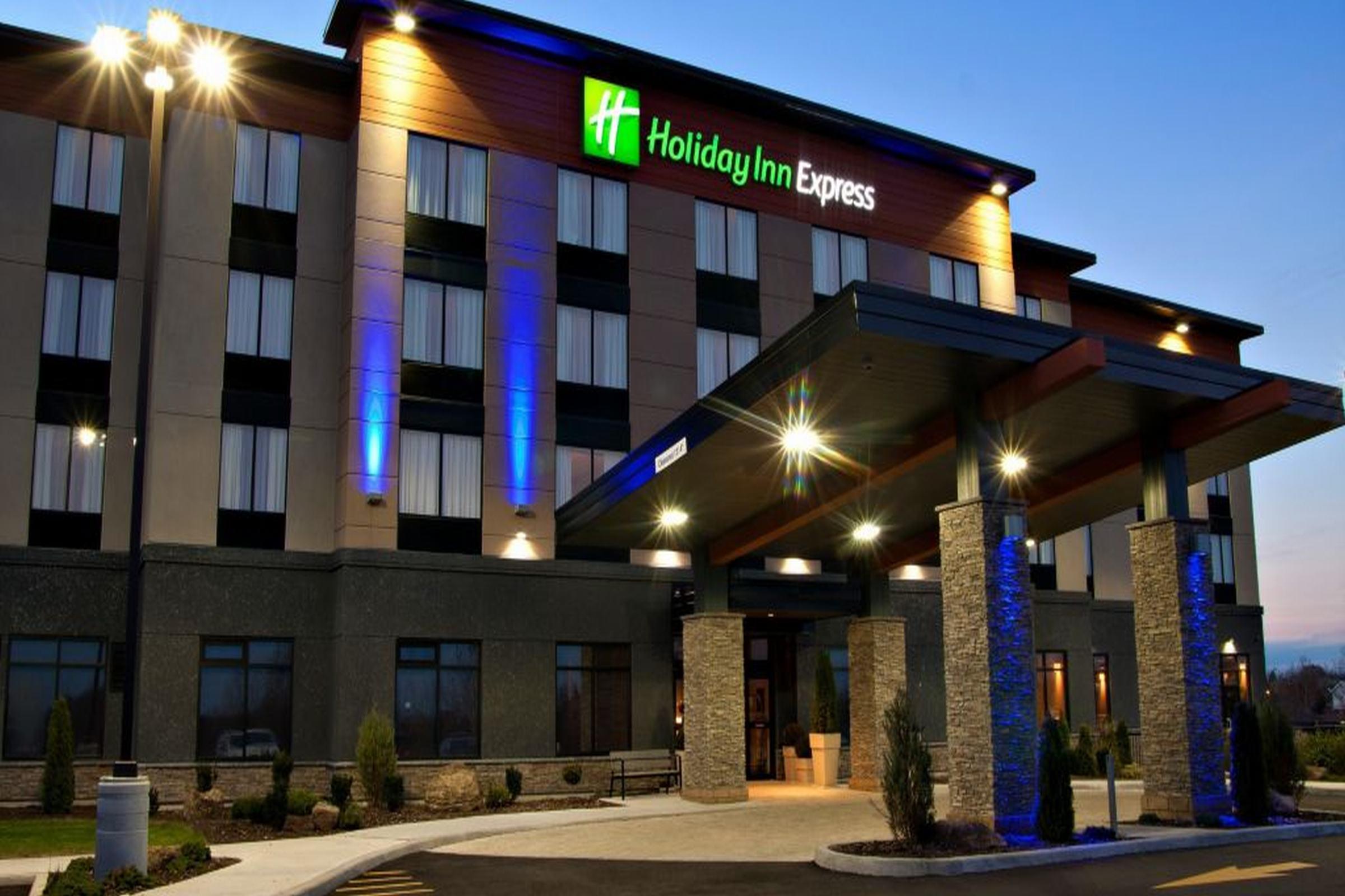 Holiday Inn Express Pembroke By Ihg Kültér fotó