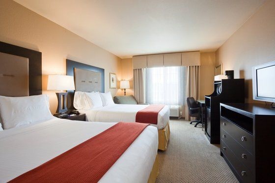 Holiday Inn Express Pembroke By Ihg Kültér fotó